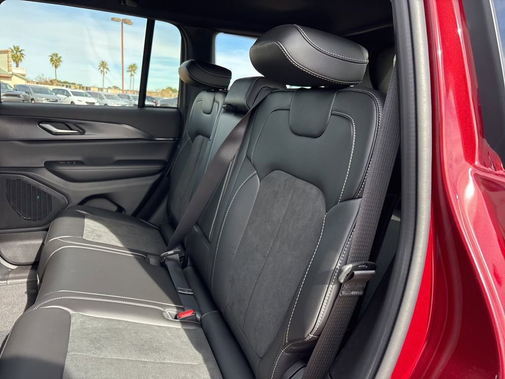 New 2025 Jeep Grand Cherokee Altitude image 18