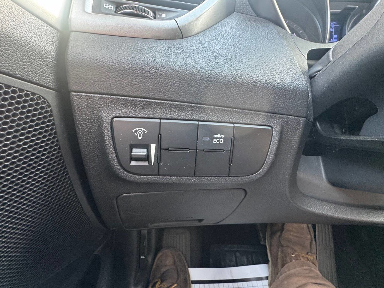 Used 2015 Hyundai Veloster image 13