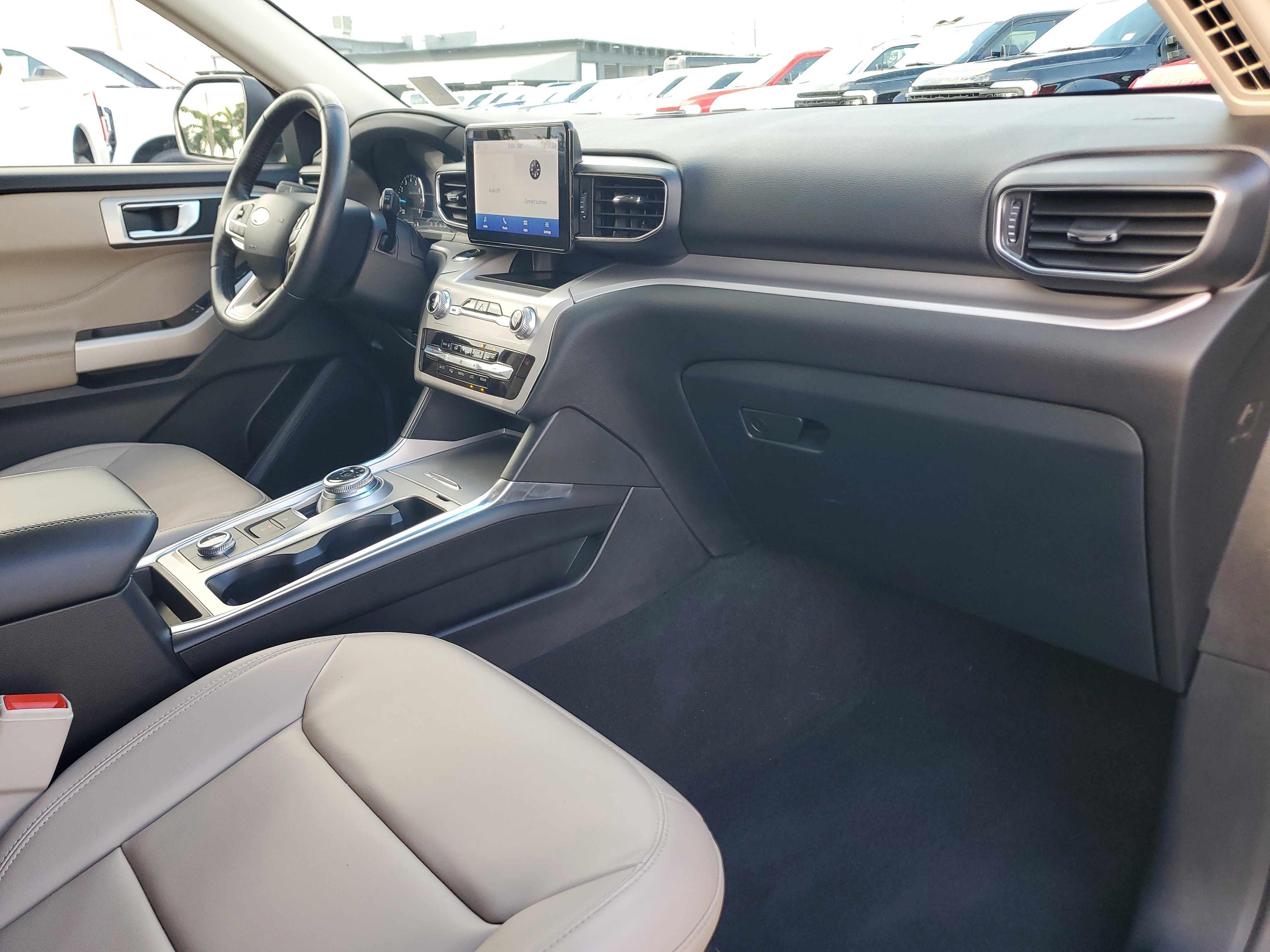 Certified 2024 Ford Explorer XLT w/ Equipment Group 202A image 19