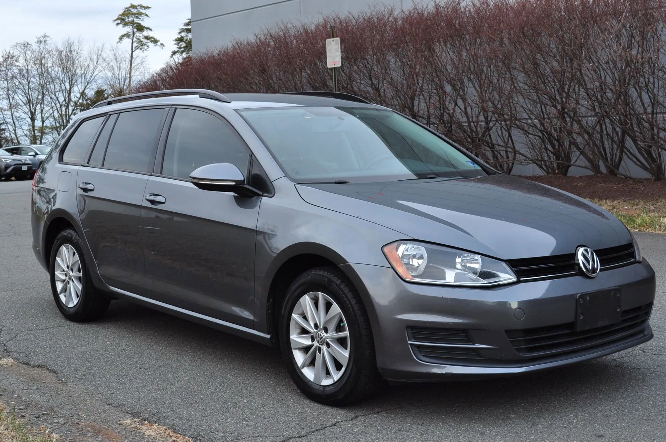 Used 2015 Volkswagen Golf S image 3