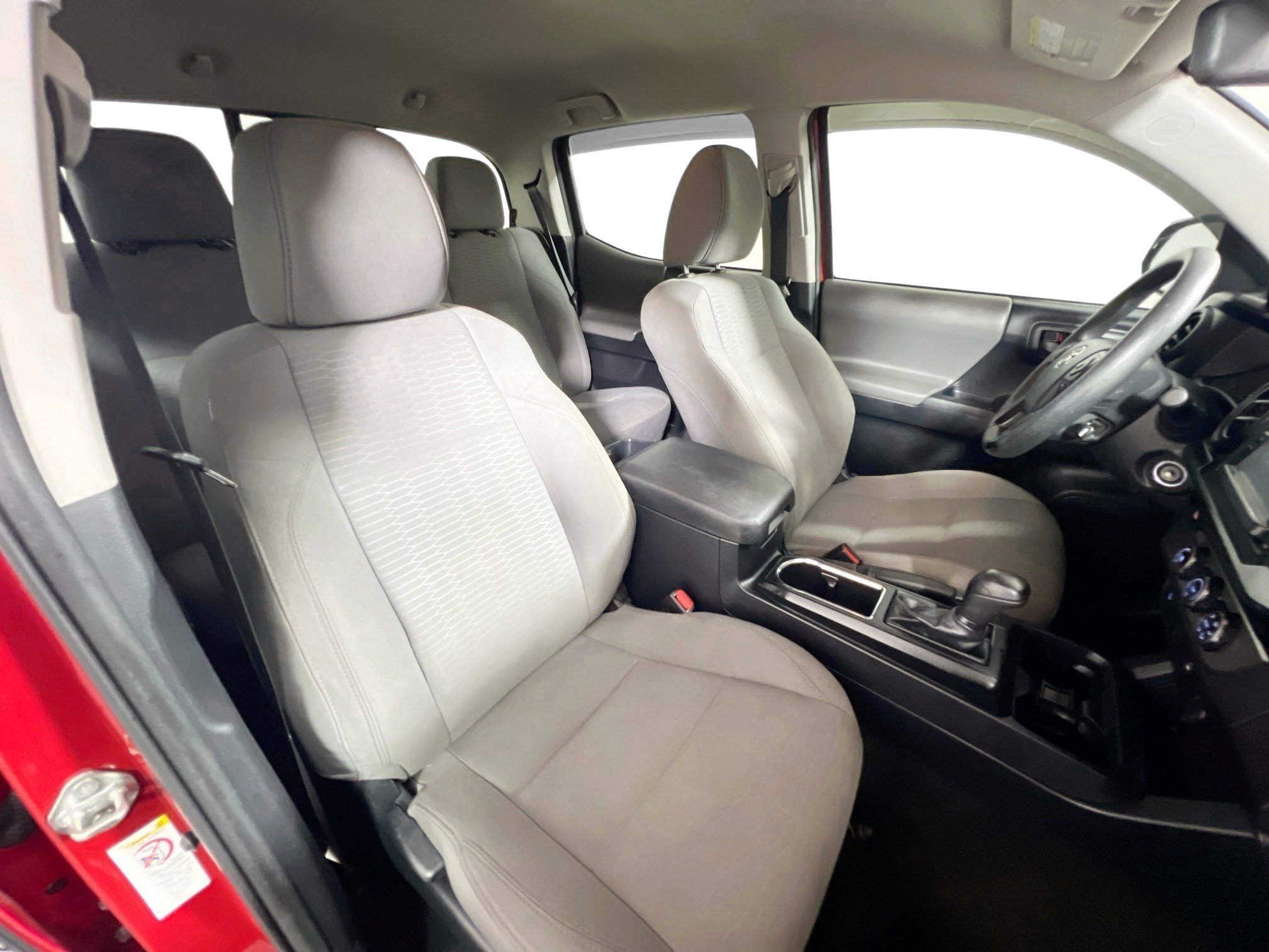 Used 2018 Toyota Tacoma SR RWD image 32