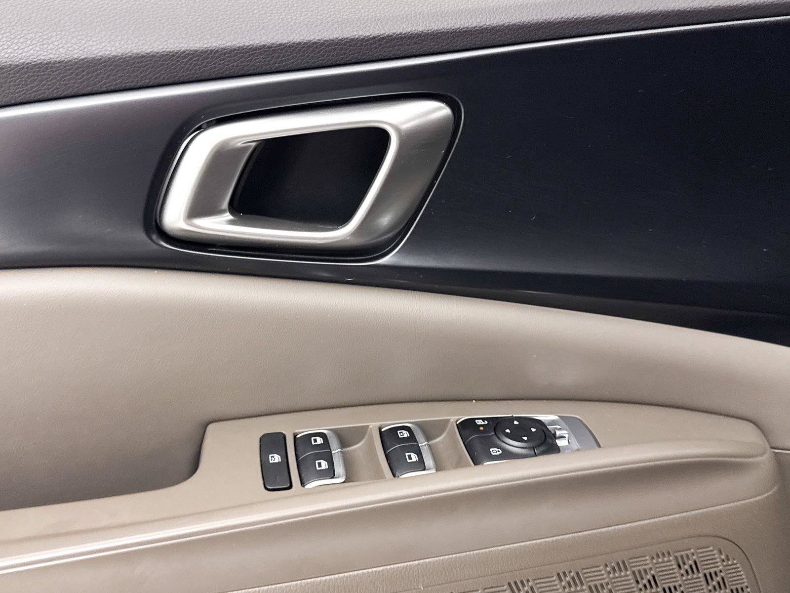 Used 2026 Kia Carnival FWD image 29