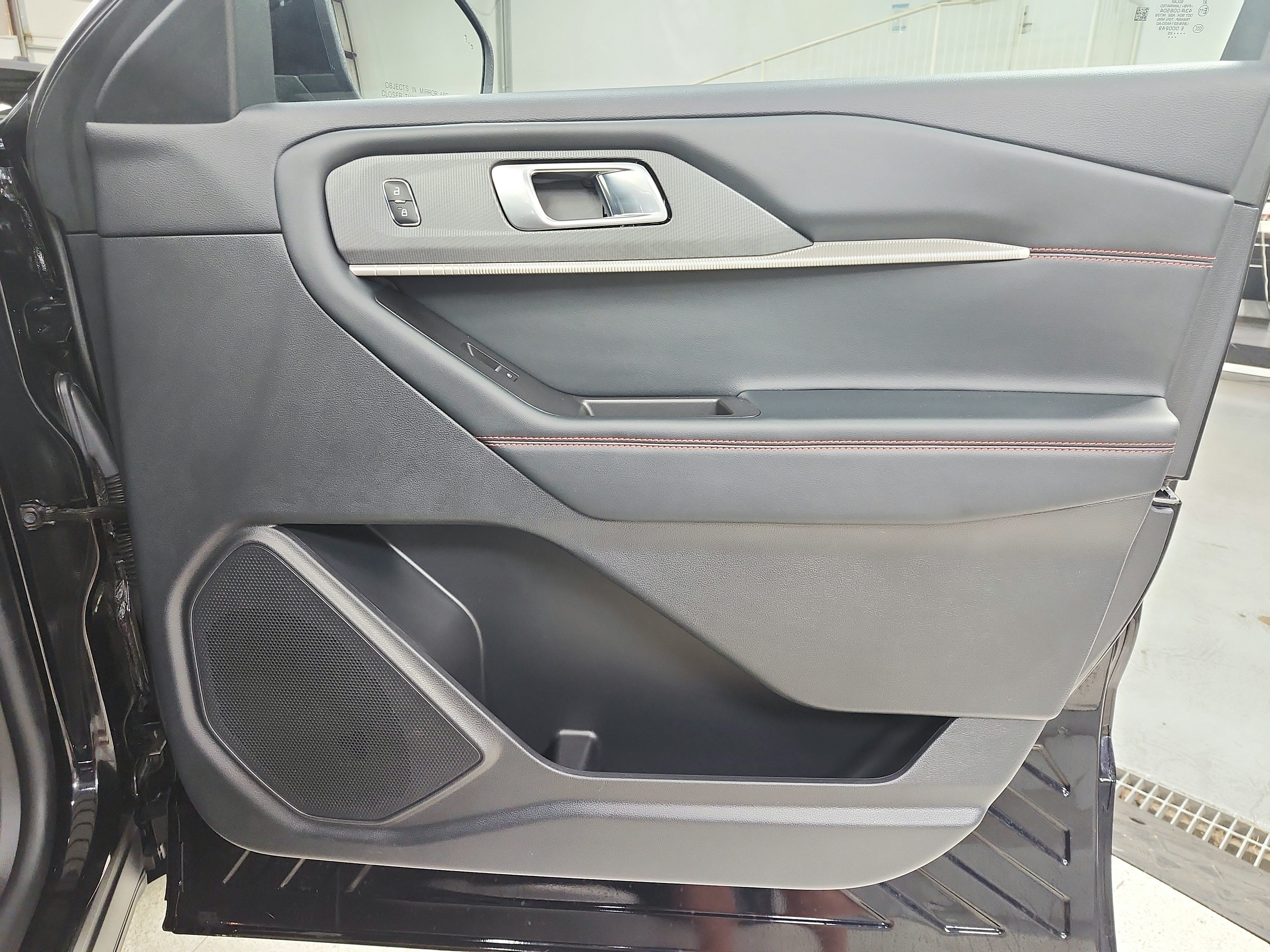 Used 2025 Ford Explorer ST-Line w/ ST-Line Street Pack AWD/4WD image 39