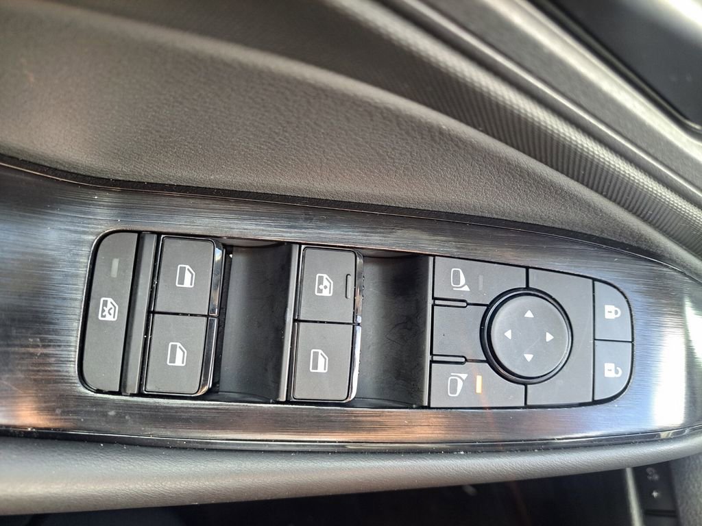 Used 2026 Nissan Rogue S image 16