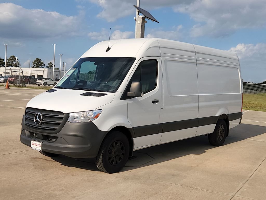 Used 2025 Mercedes-Benz Sprinter 2500 image 3