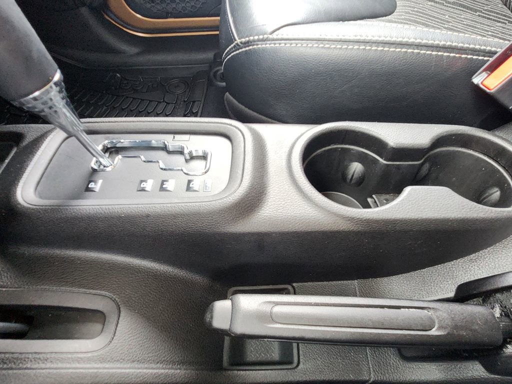 Used 2015 Jeep Wrangler Unlimited Sport image 29