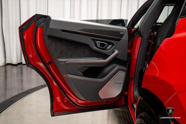 Used 2023 Lamborghini Urus S image 48
