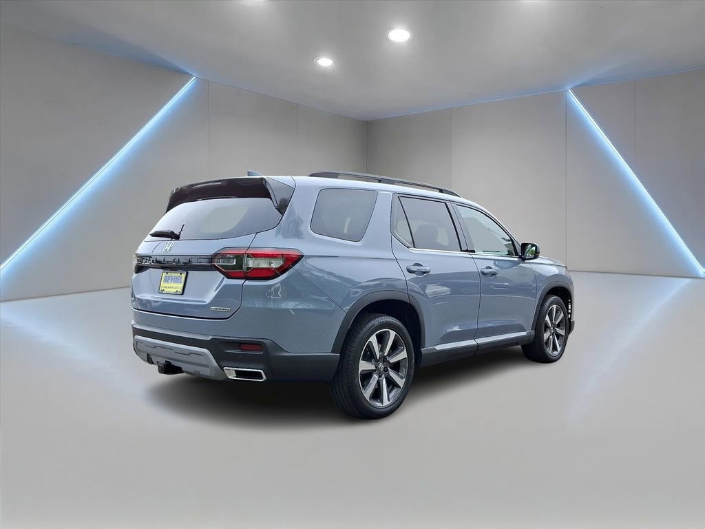 Used 2023 Honda Pilot Touring image 5