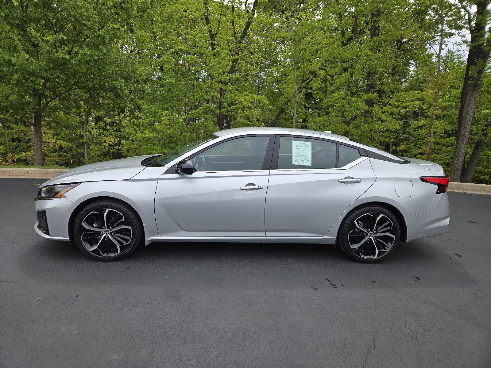 Used 2025 Nissan Altima 2.5 SR FWD image 5
