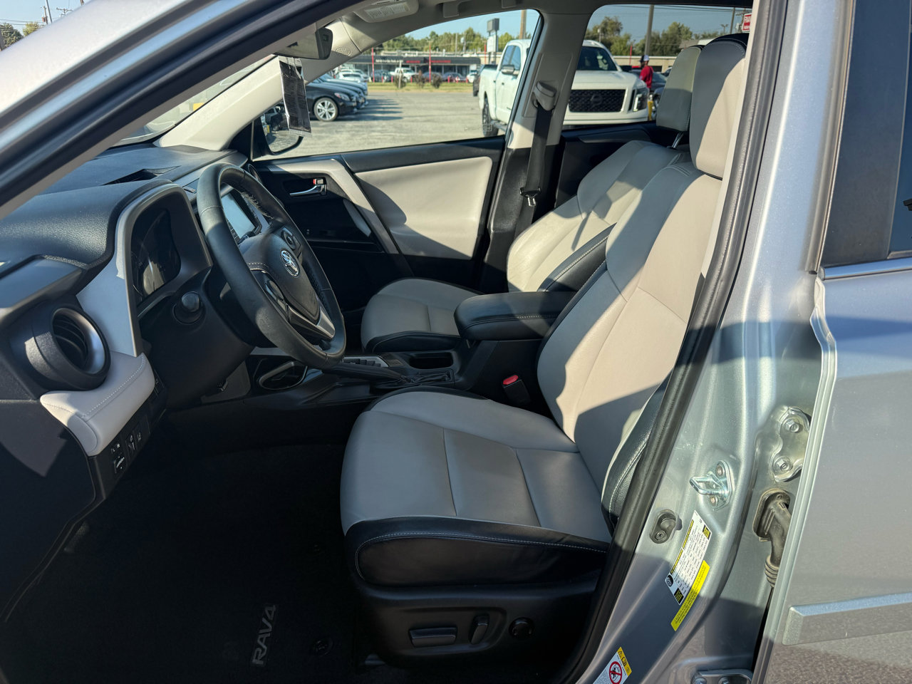 Used 2017 Toyota RAV4 Limited w/ Advanced Technology Package image 11