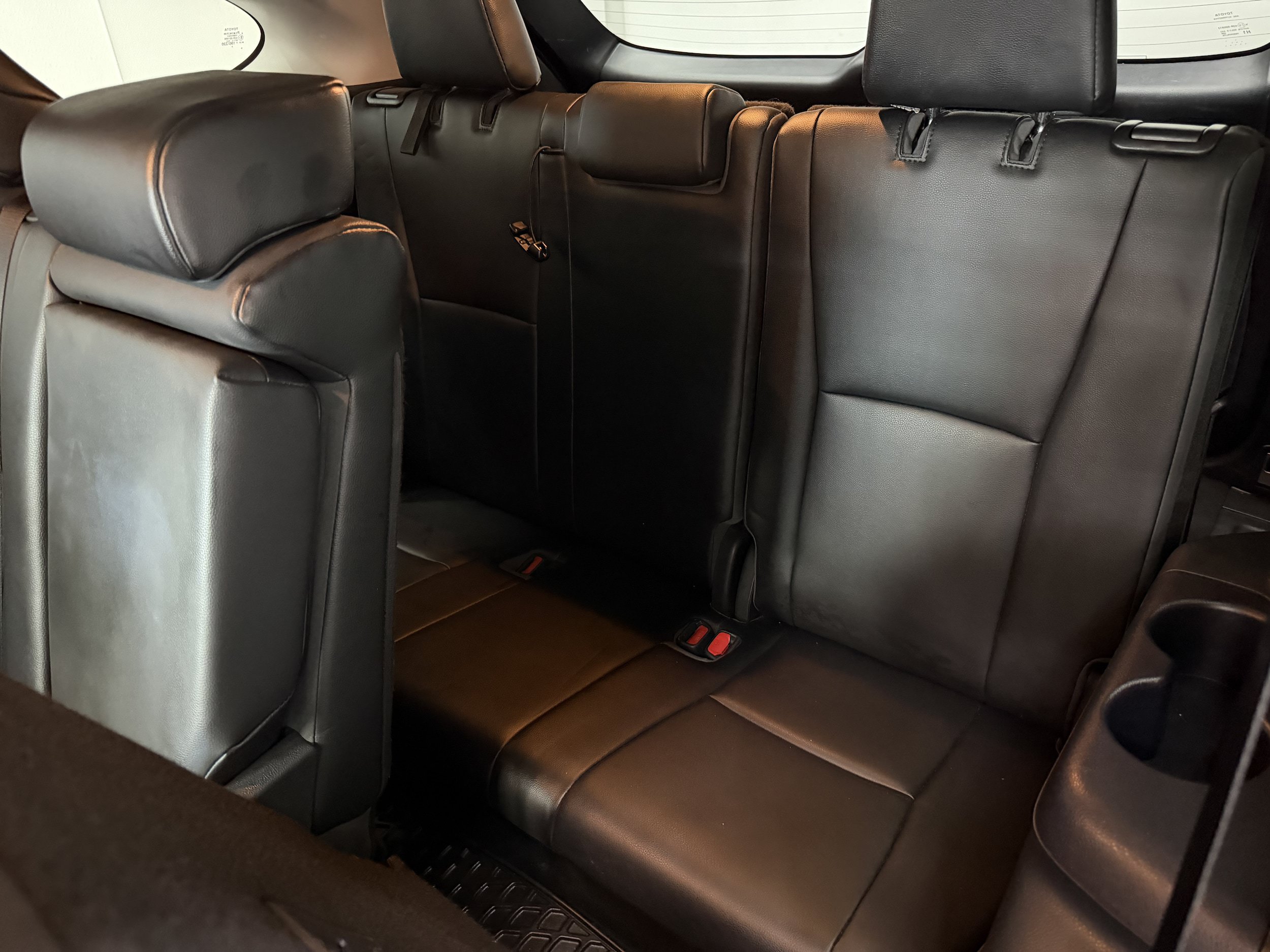 Used 2020 Toyota Highlander XLE AWD/4WD image 29