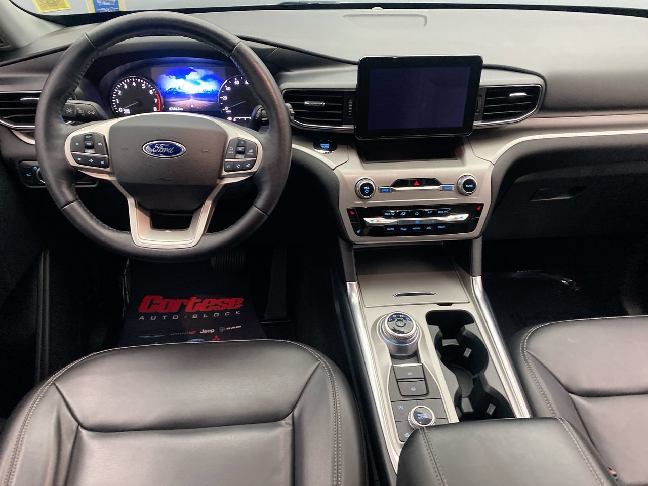 Used 2021 Ford Explorer XLT w/ Equipment Group 202A AWD/4WD image 15