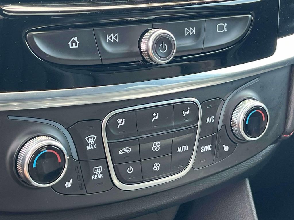 Used 2023 Chevrolet Traverse RS AWD/4WD image 34