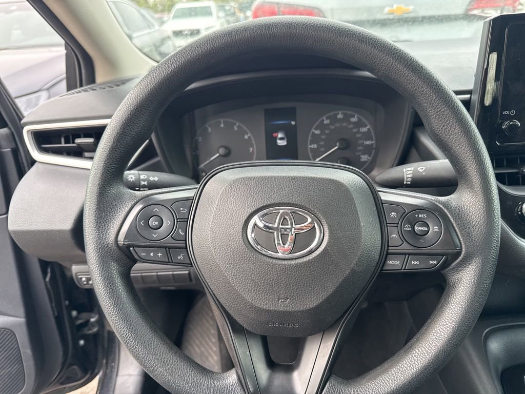 Used 2023 Toyota Corolla LE image 5