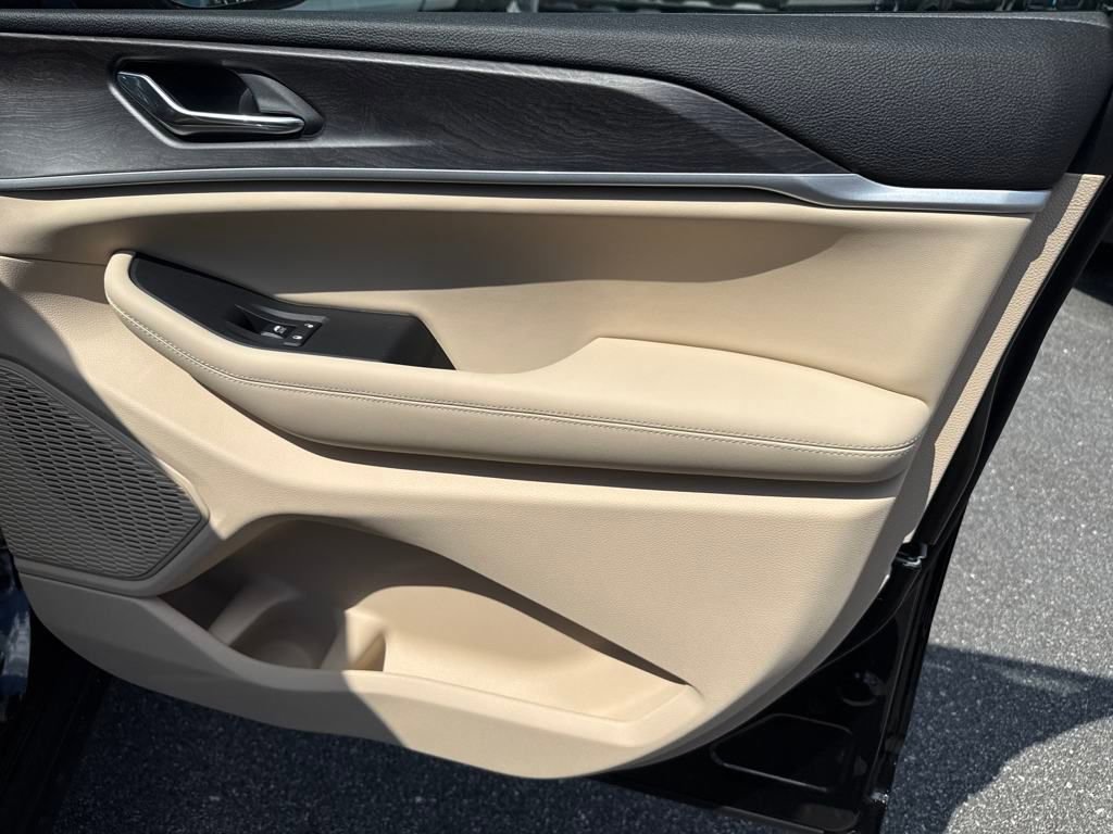 New 2025 Jeep Grand Cherokee Limited w/ Black Appearance Package image 29