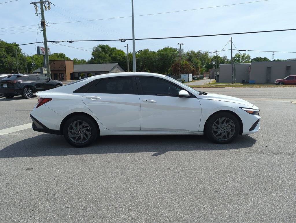 Used 2024 Hyundai Elantra SEL image 8