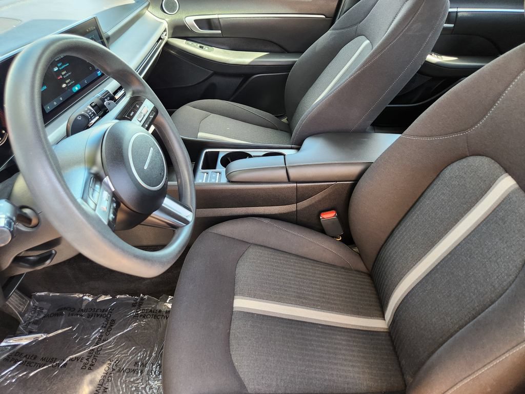 Used 2025 Hyundai Sonata SEL FWD image 4