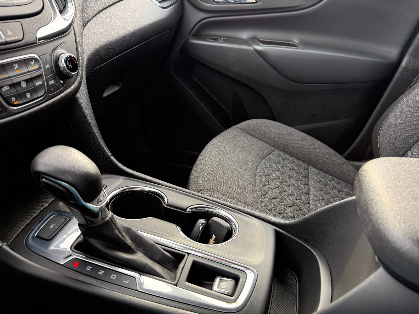 Used 2023 Chevrolet Equinox LT image 30