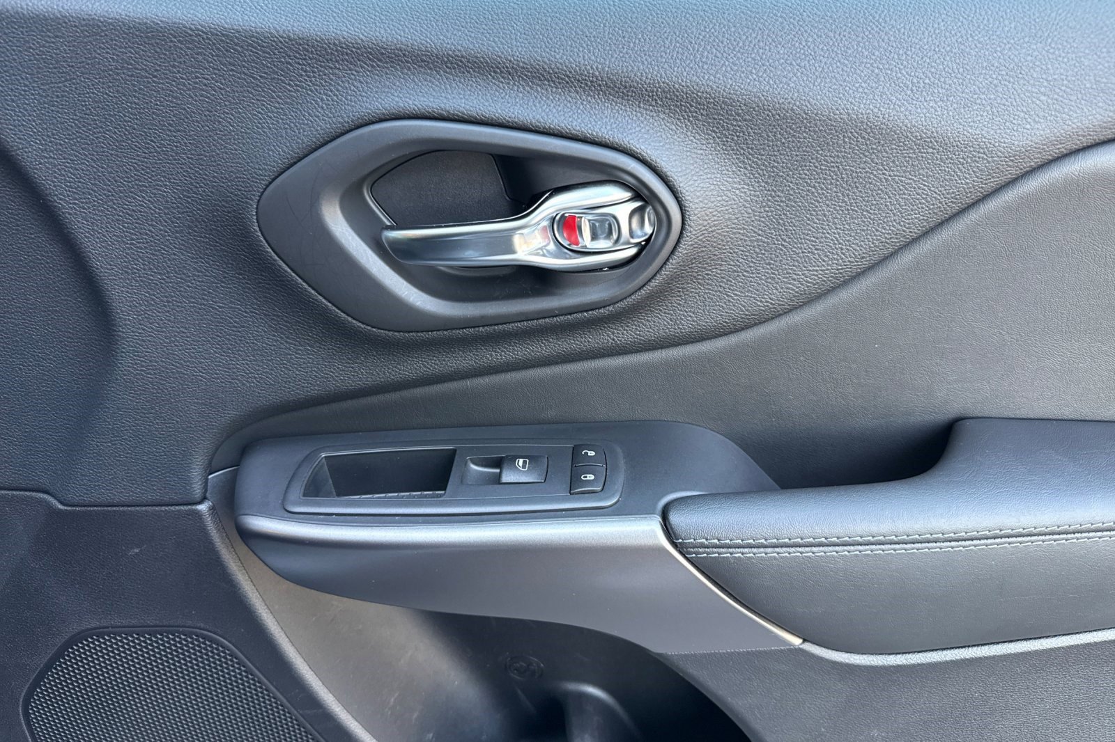 Used 2020 Jeep Cherokee Latitude image 22