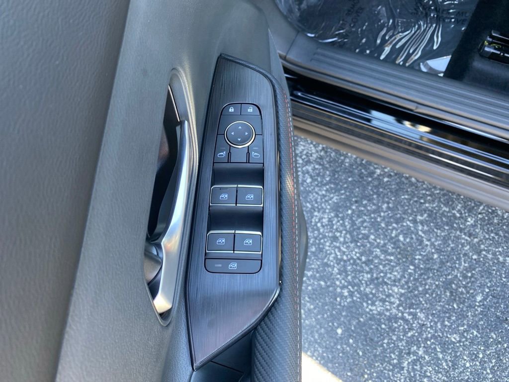 New 2025 Nissan Kicks SR image 13