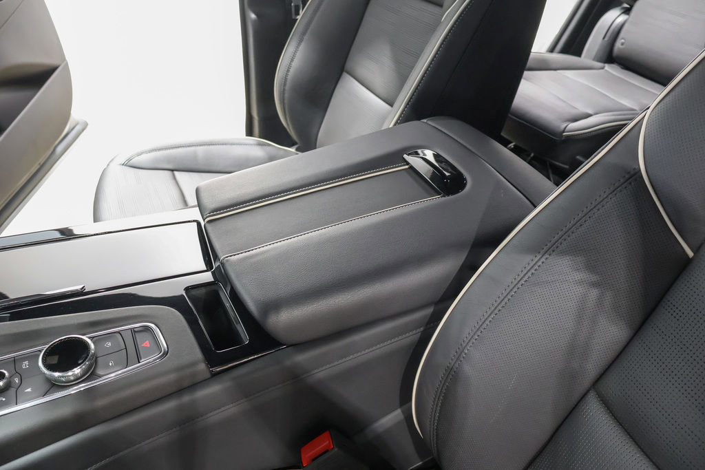 Used 2023 Cadillac Escalade Premium Luxury image 35