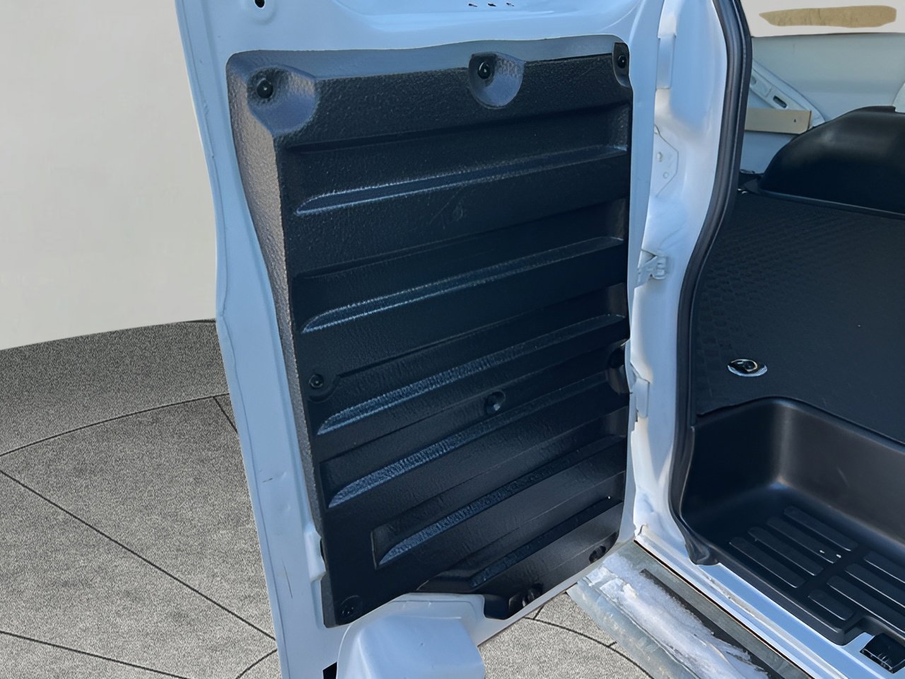 Used 2023 Chevrolet Express 2500 w/ Driver Convenience Package image 25