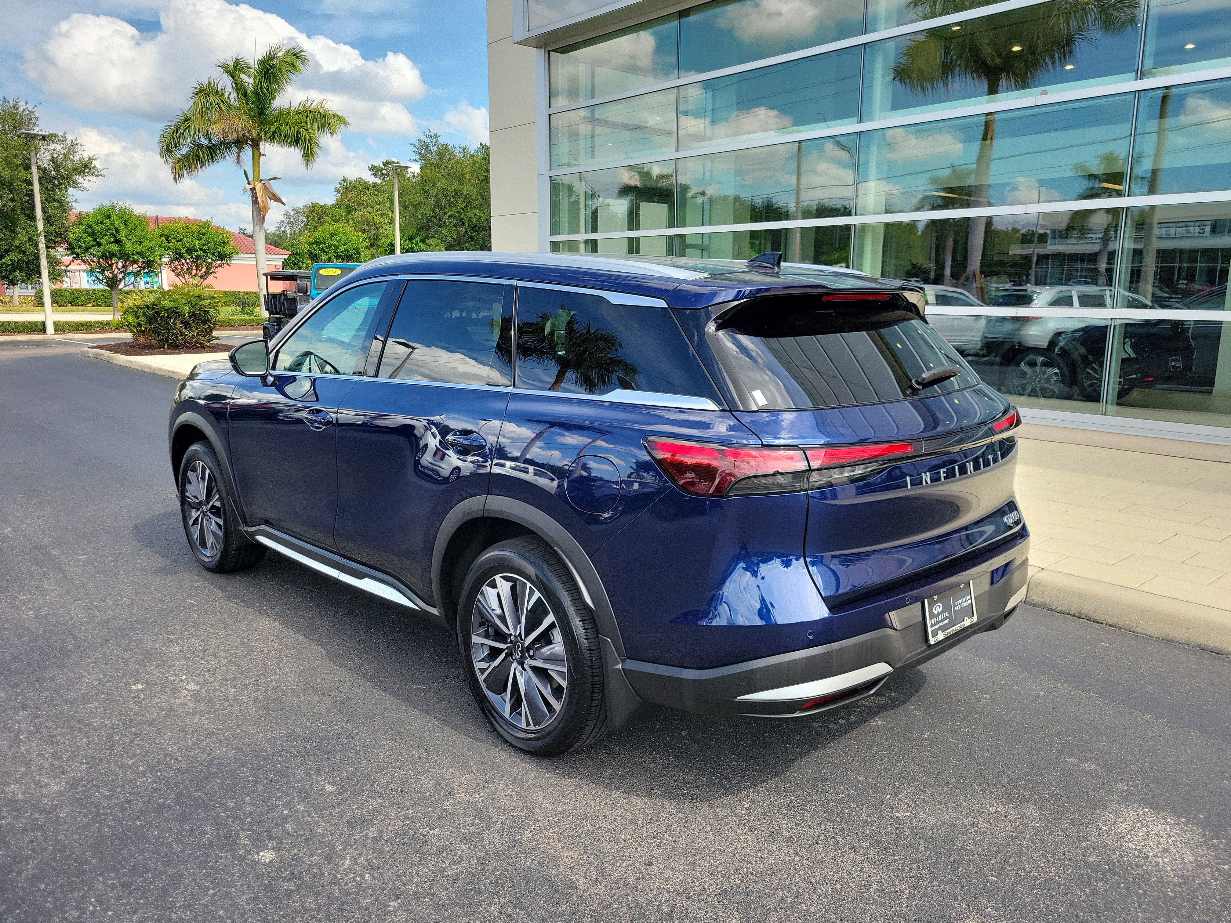 Certified 2026 INFINITI QX60 Luxe w/ Cargo Package FWD image 6