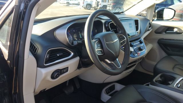 Certified 2024 Chrysler Pacifica Touring-L FWD image 8
