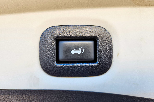Used 2018 Nissan Rogue SV AWD/4WD image 26