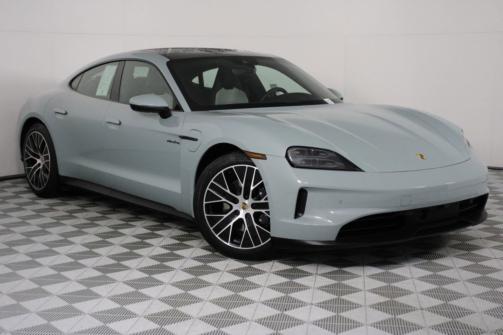 Certified 2025 Porsche Taycan image 9