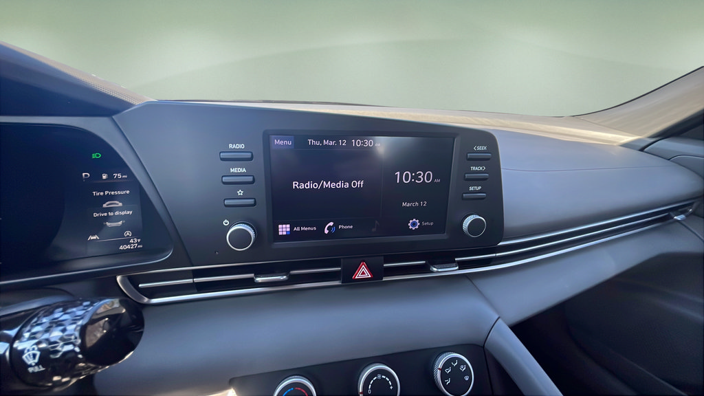 Used 2022 Hyundai Elantra SE w/ Preferred Accessory Package FWD image 22