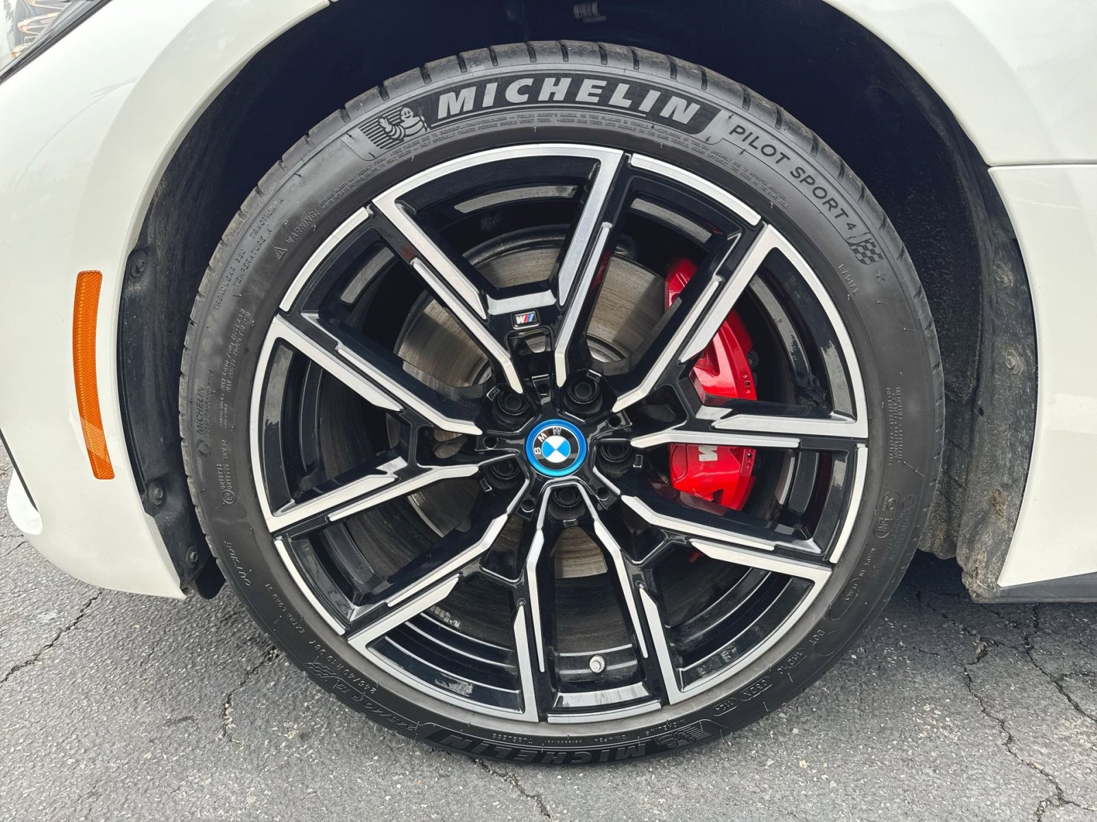 Used 2023 BMW i4 eDrive40 w/ M Sport Package image 7