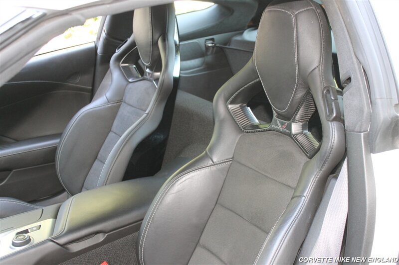 Used 2015 Chevrolet Corvette Z06 w/ 3LZ Preferred Equipment Group RWD image 40