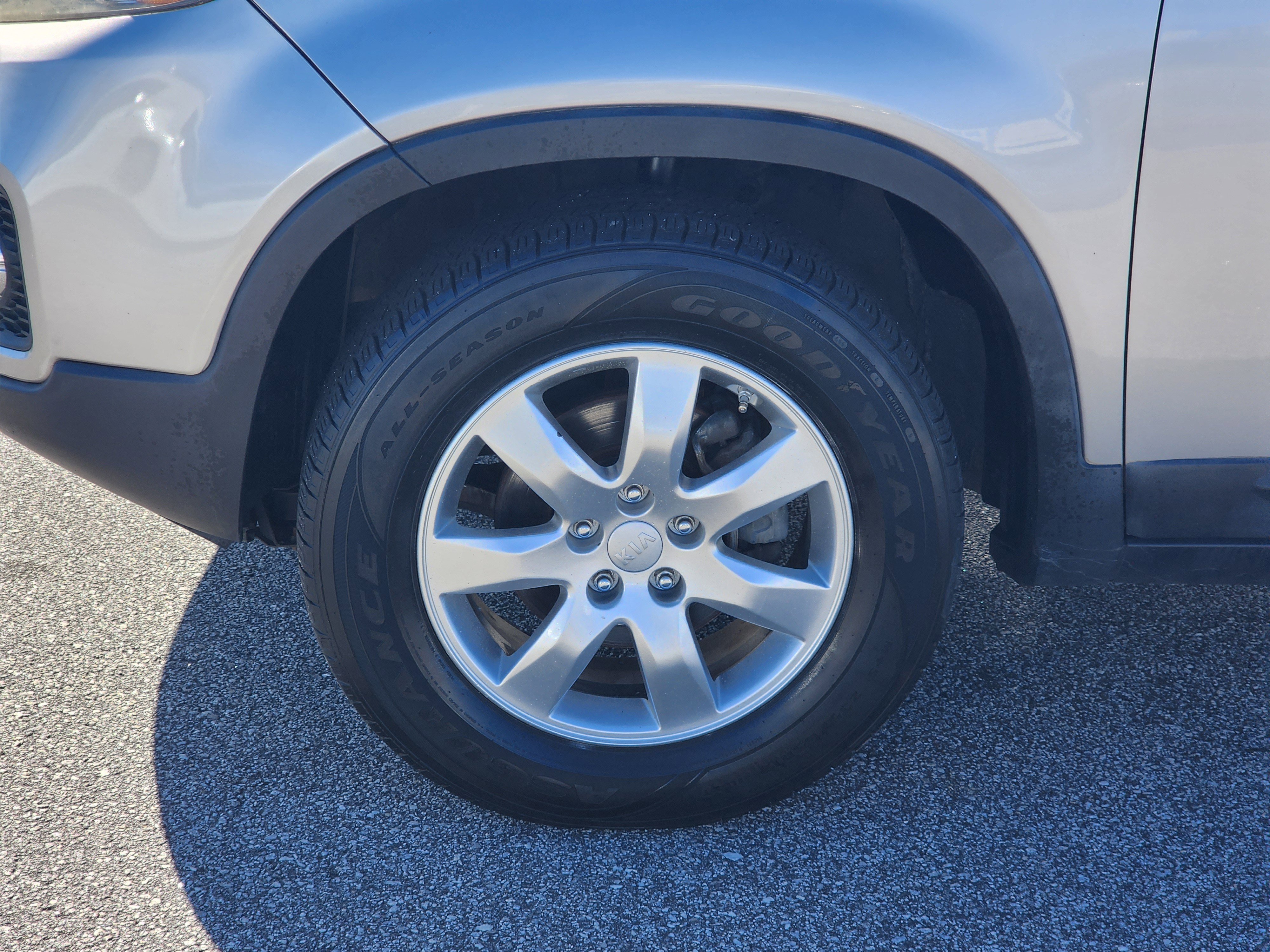 Used 2013 Kia Sorento LX w/ Convenience Pkg image 11