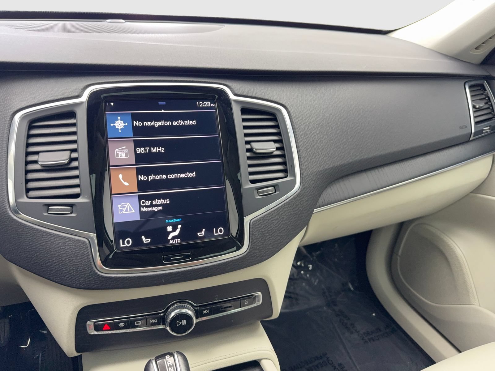 Used 2020 Volvo XC90 T5 Momentum w/ Protection Package Premier FWD image 24