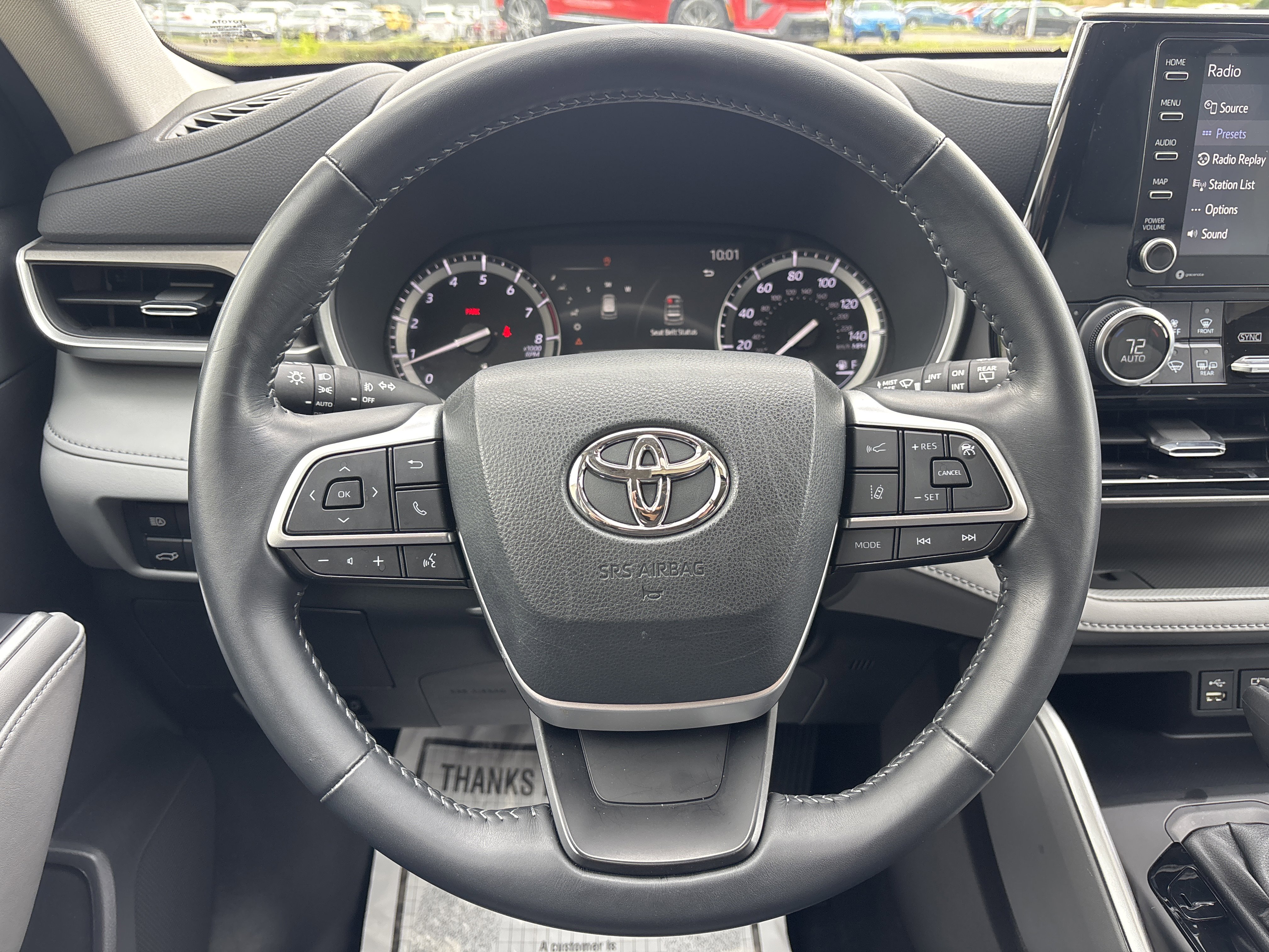 Used 2022 Toyota Highlander XLE AWD/4WD image 23