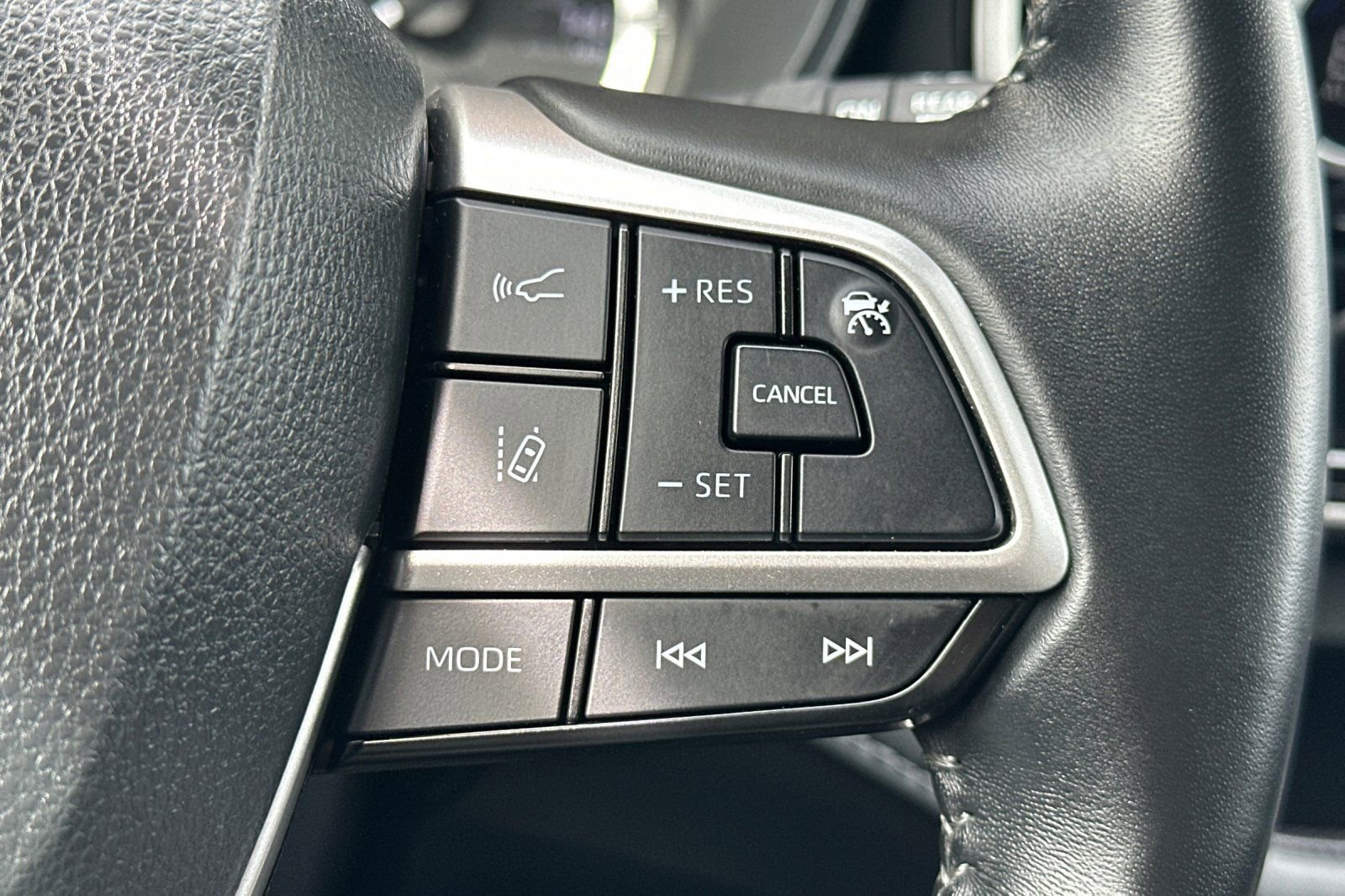 Used 2025 Toyota Highlander LE image 29