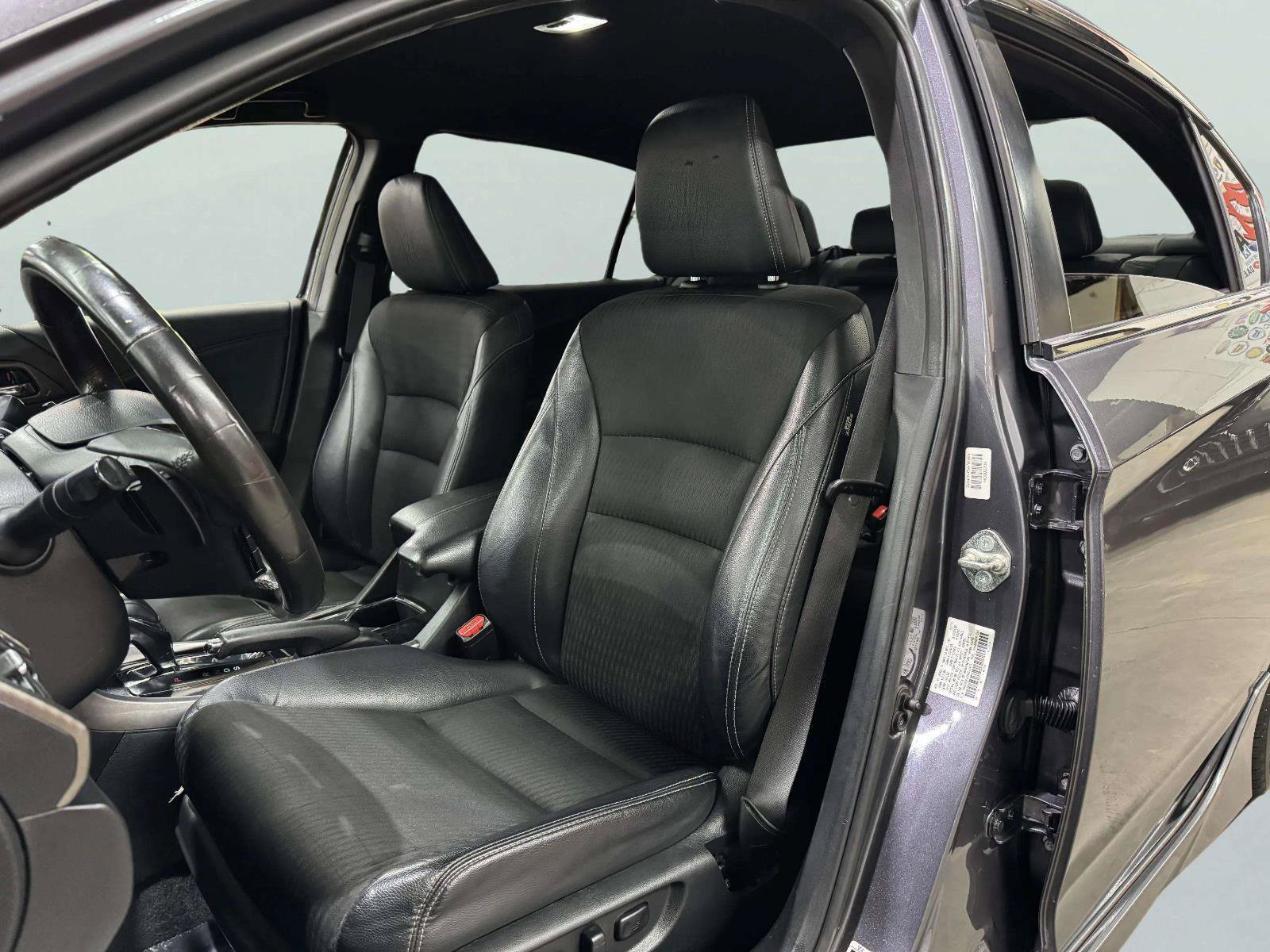 Used 2017 Honda Accord Sport image 12