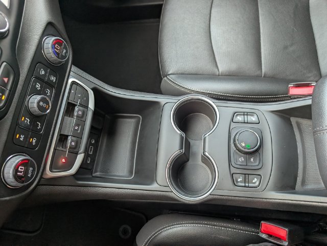Used 2024 GMC Terrain SLT FWD image 18