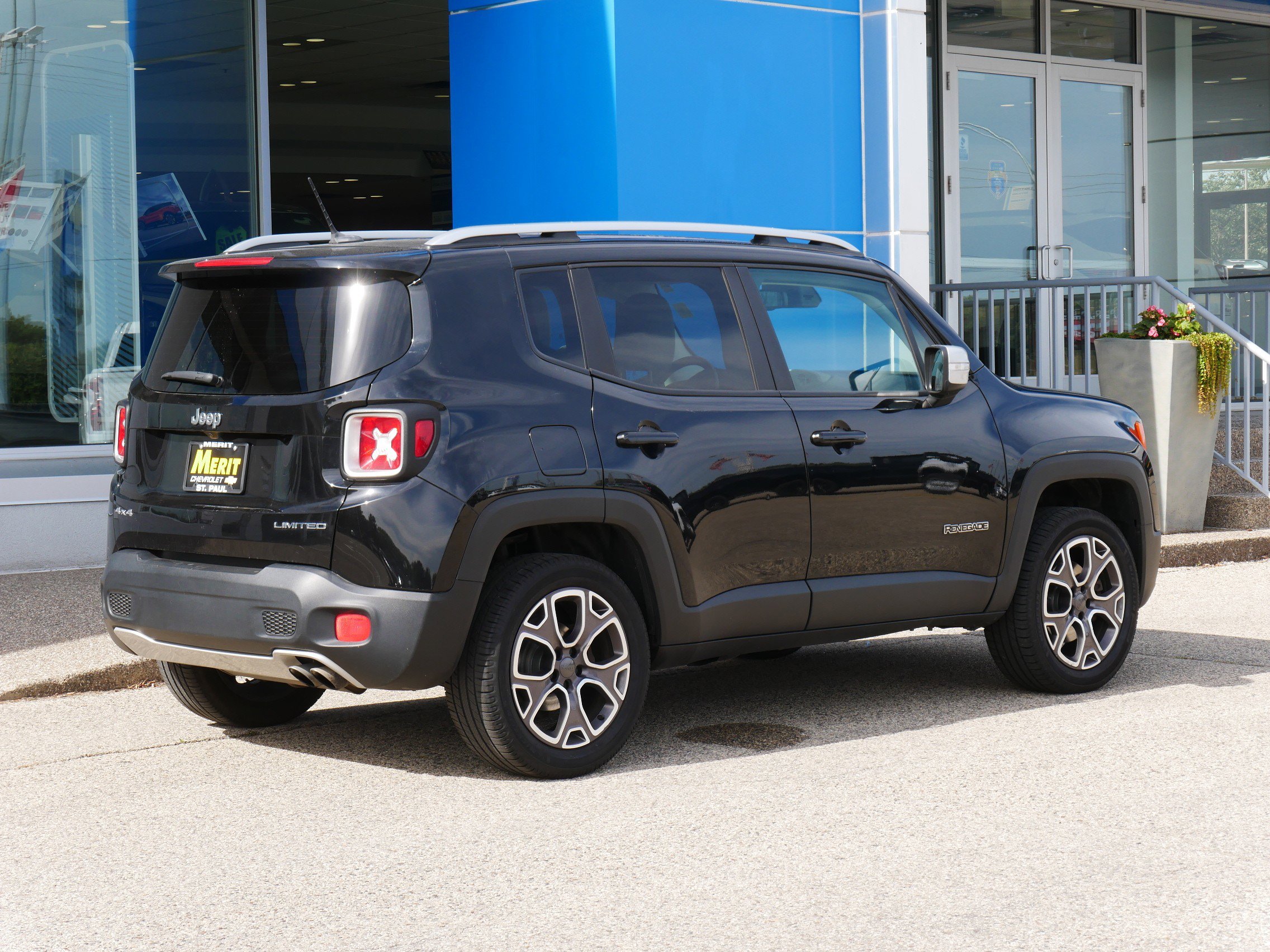 Used 2017 Jeep Renegade Limited image 3