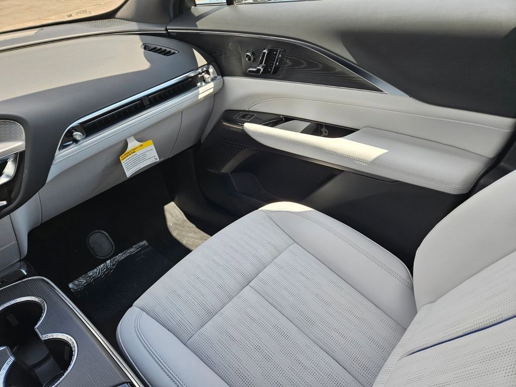 New 2025 Cadillac Lyriq Luxury w/ LPO, Floor Liner Package image 15