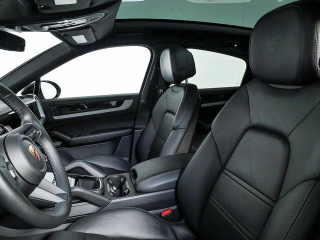 Certified 2024 Porsche Cayenne AWD image 5