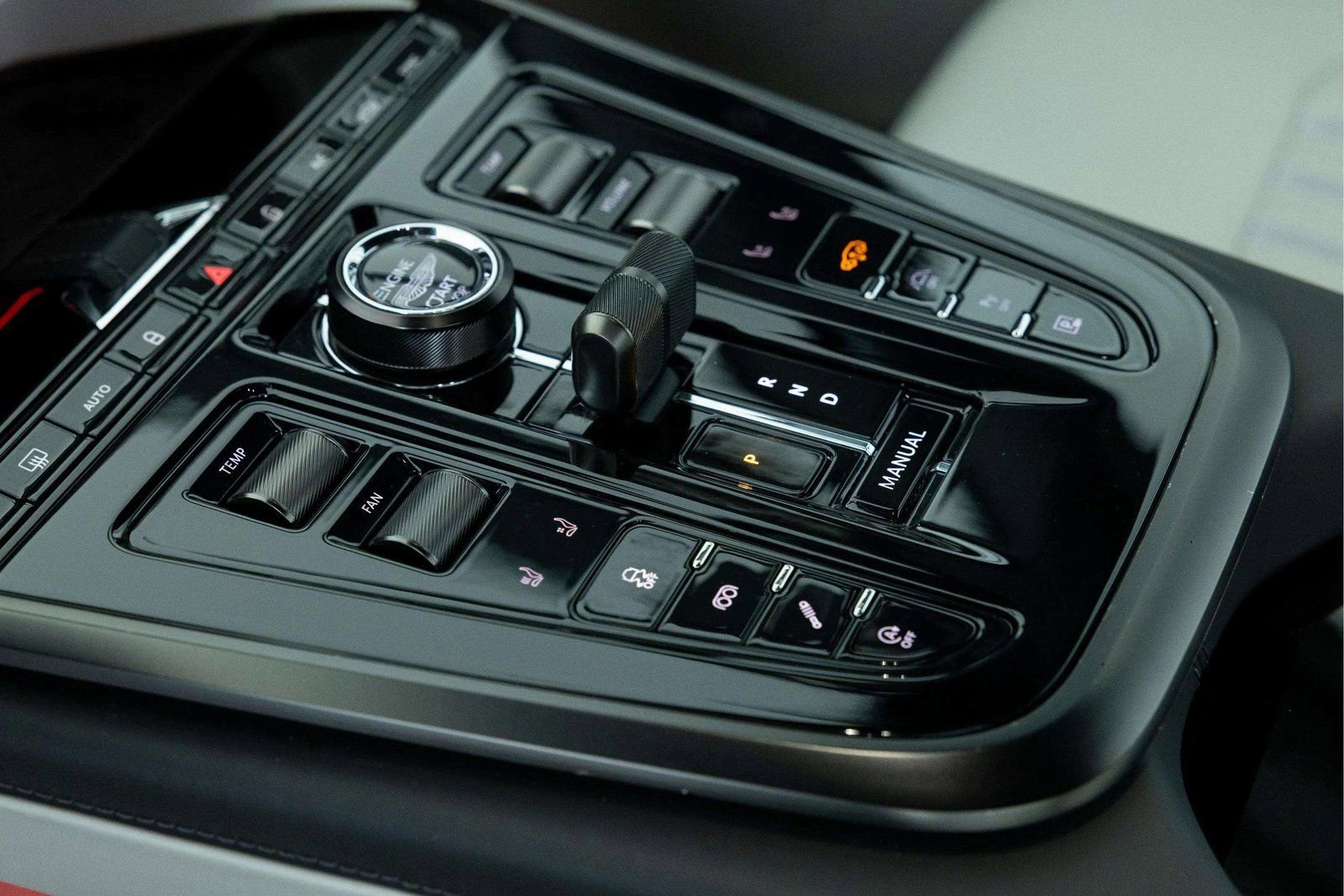 Used 2025 Aston Martin DBX 707 image 33