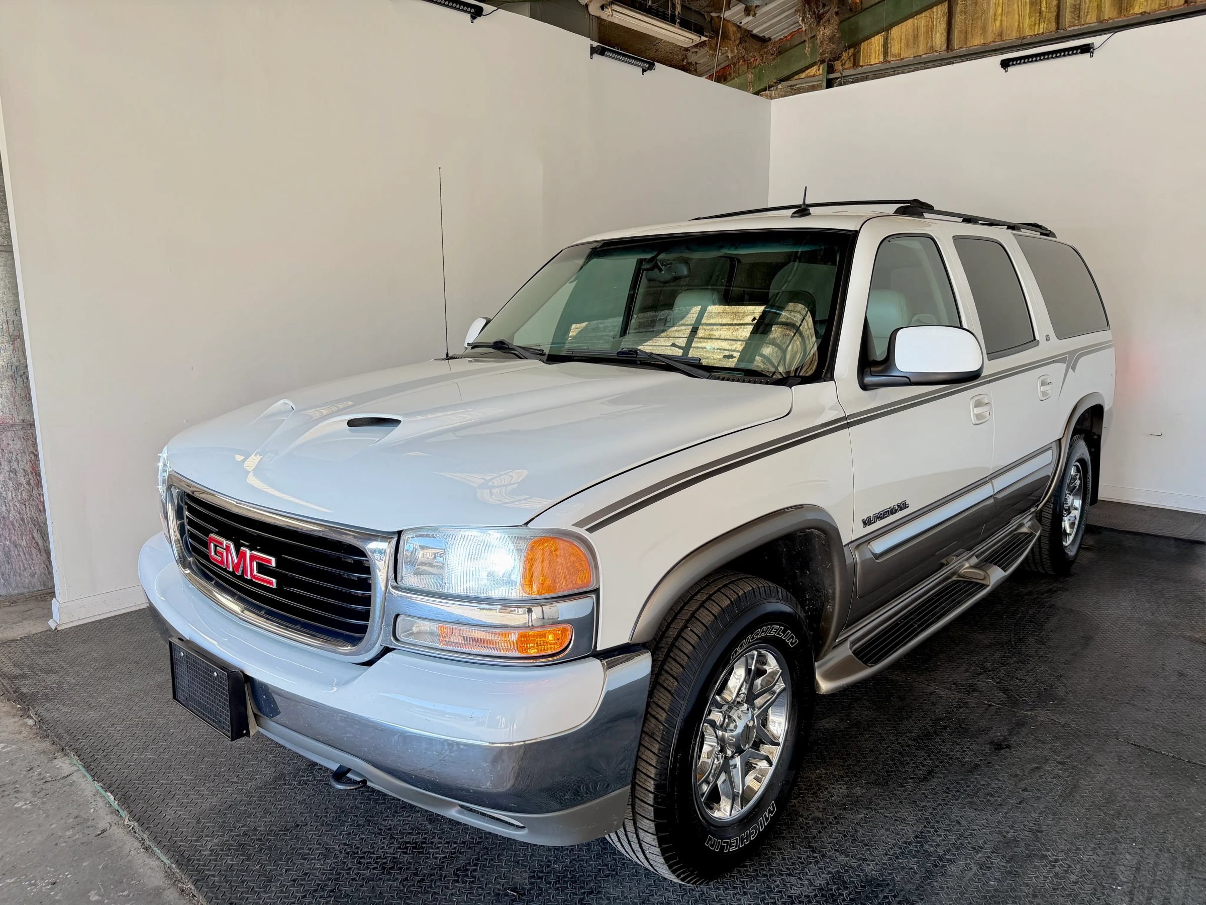 Used 2002 GMC Yukon XL SLT AWD/4WD image 4