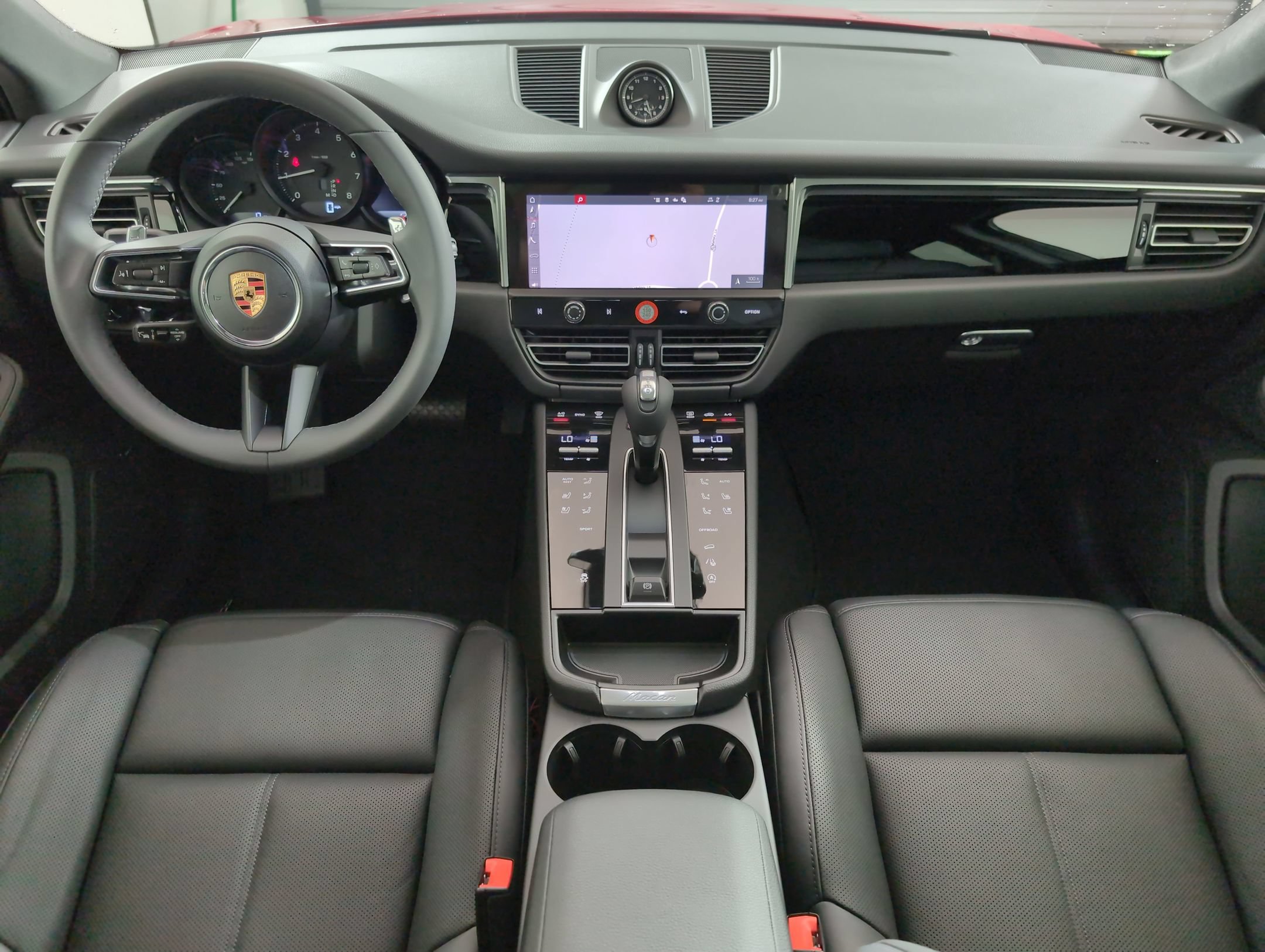 Certified 2025 Porsche Macan AWD/4WD image 21