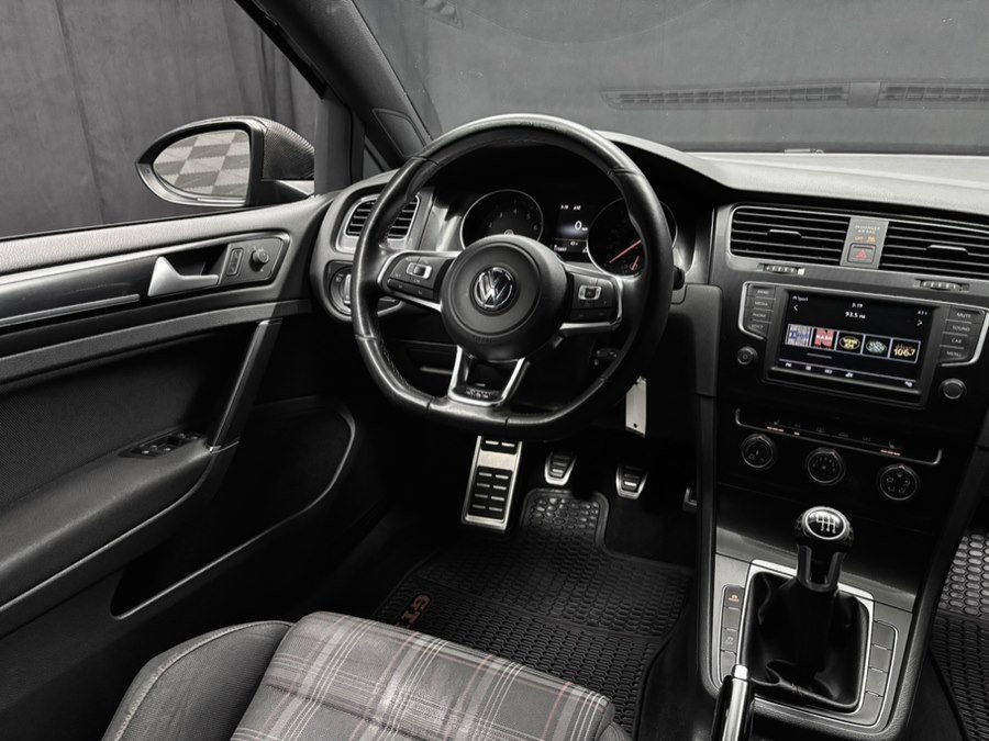 Used 2016 Volkswagen GTI SE image 36