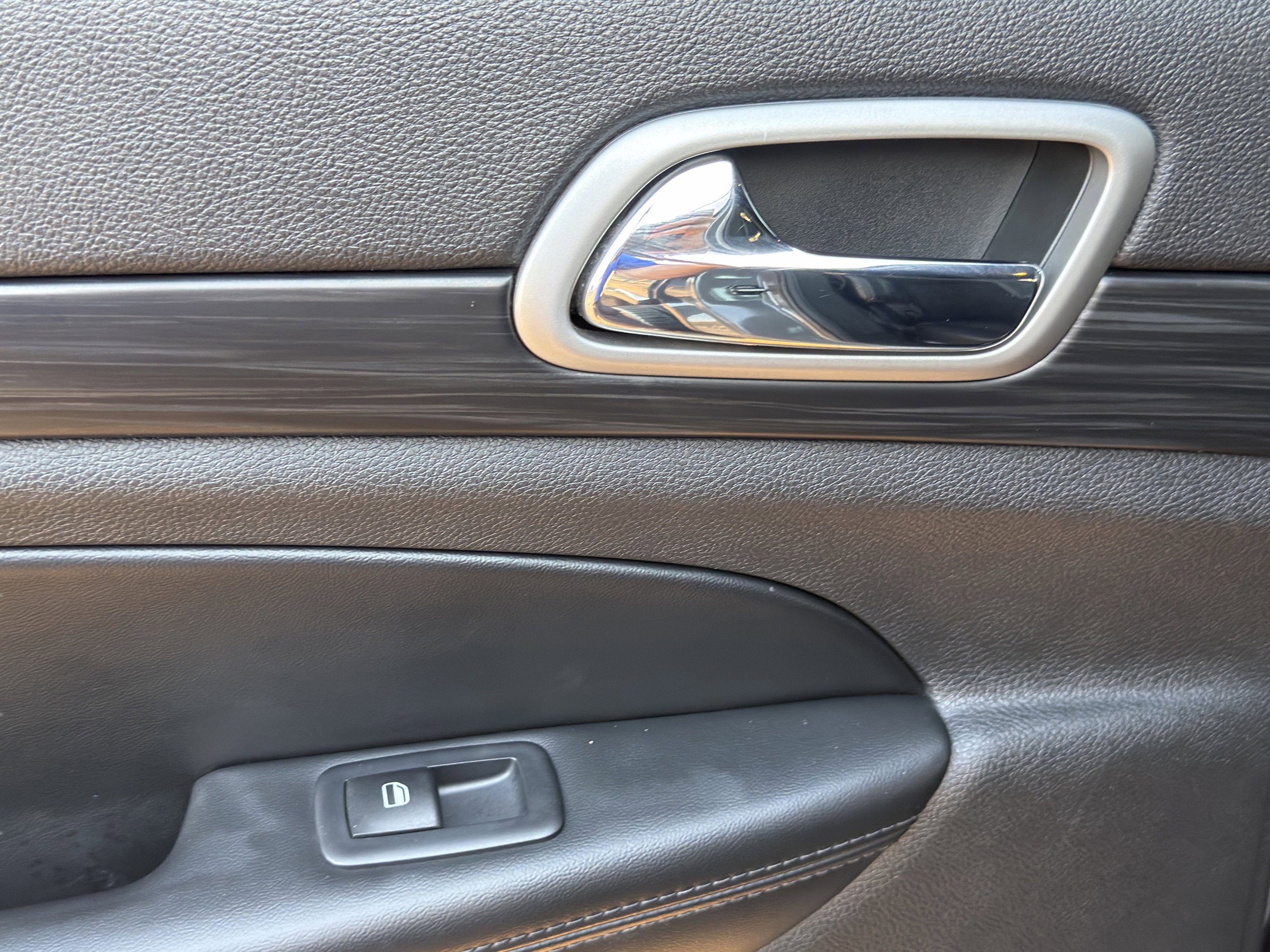 Used 2020 Jeep Grand Cherokee Altitude image 22