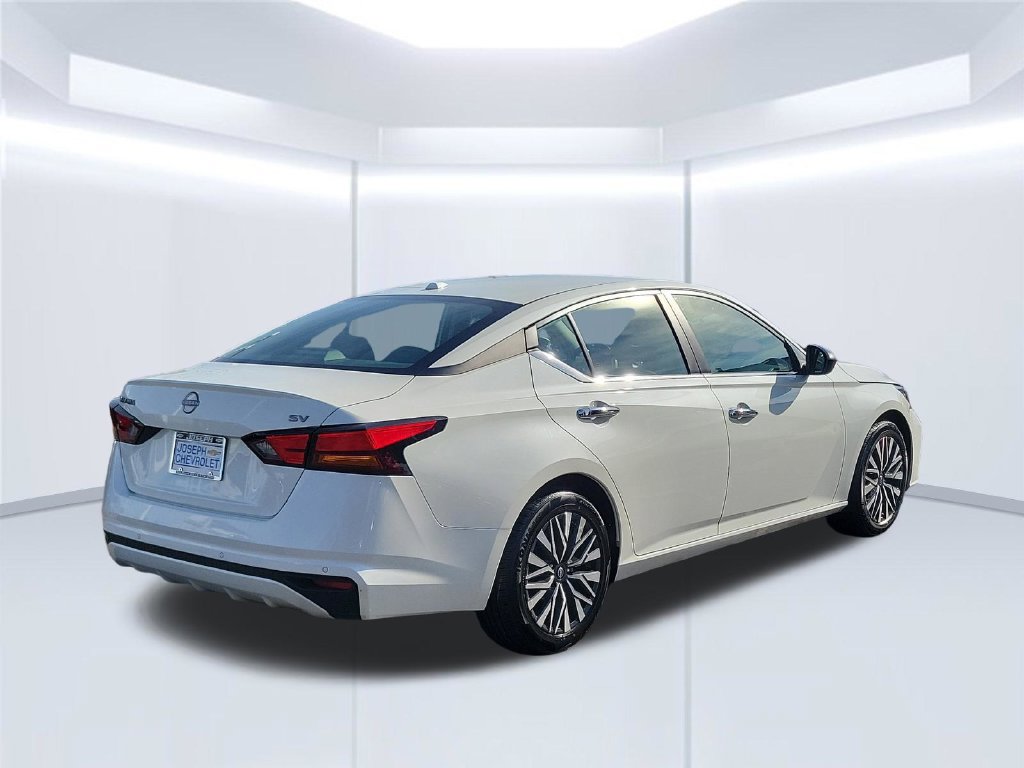 Used 2024 Nissan Altima 2.5 SV FWD image 6
