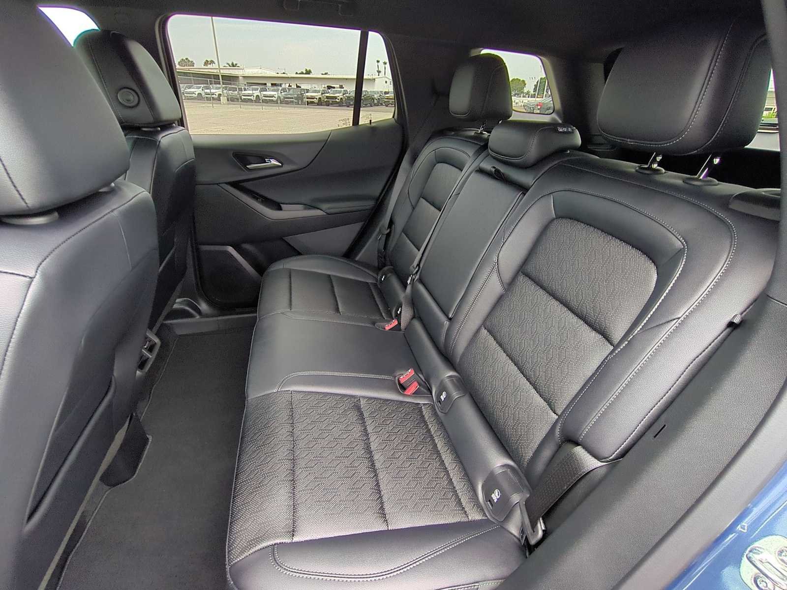 New 2027 Chevrolet Equinox LT w/ Convenience Package II FWD image 24