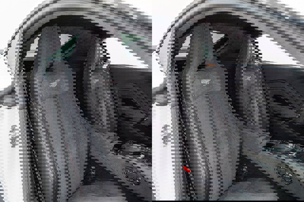 Used 2023 Aston Martin V8 Vantage Coupe image 34